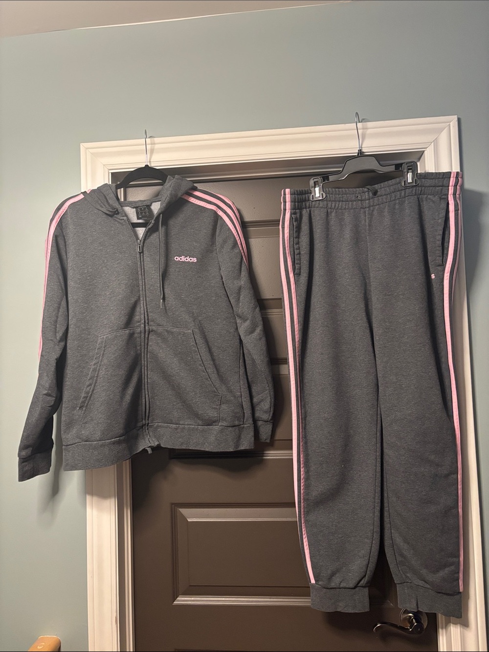 Adidas women  Charcoal Gray + Pink 2-Piece Tracksuit Bottoms & Hoodie
